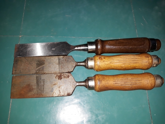 ขายสิ่วด้ามไม้ 3ด้าม ขนาด1", 1 1/2",1 3/4"เก่าๆ