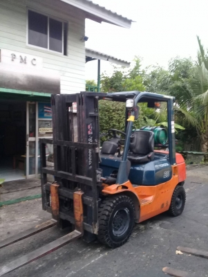 +++ ขายโฟล์คลิฟท์  TOYOTA 7FG25  เครื่องยนต์เบนซิน แก๊ส  เสา   4.3  เมตร   3 ท่อน  ฟูลฟรีเข้าตู้    งาสไลด์ซ็าย + ขวา  เกียร์ธรรมดา  ยางตันใหม่ครับ