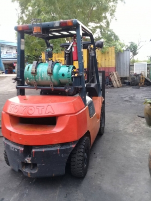 +++ ขายโฟล์คลิฟท์  TOYOTA 7FG25  เครื่องยนต์เบนซิน แก๊ส  เสา   4.3  เมตร   3 ท่อน  ฟูลฟรีเข้าตู้    งาสไลด์ซ็าย + ขวา  เกียร์ธรรมดา  ยางตันใหม่ครับ