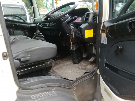 6 ล้อกลาง (ติดเครน) *EURO.3* HINO (ซีรีย์500) FC9J 175 แรงม้า*คอมมอนเรว* ยาว 5.50 ม.* รถสวยเดิมทั้งคัน * รถห้างแท้ * มีเล่มพร้อมโอน *