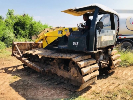 ขาย 265,000 บาท CATTERPILAR D4E เครื่องดี เกียร์ดี โช่หนา แผ่นสวย เอกสารชื้อขาย  รถอยู่  ปทุมธานี โทร 0967428942