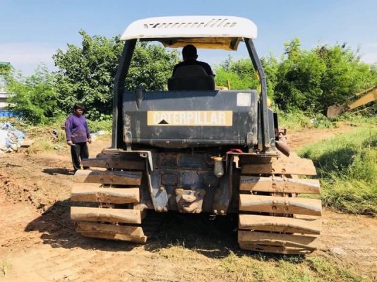 ขาย 265,000 บาท CATTERPILAR D4E เครื่องดี เกียร์ดี โช่หนา แผ่นสวย เอกสารชื้อขาย  รถอยู่  ปทุมธานี โทร 0967428942