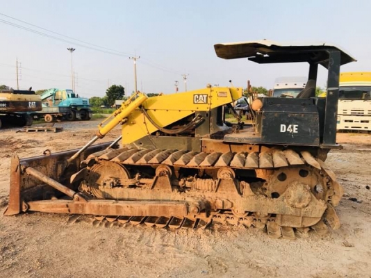 ขาย 265,000 บาท CATTERPILAR D4E เครื่องดี เกียร์ดี โช่หนา แผ่นสวย เอกสารชื้อขาย  รถอยู่  ปทุมธานี โทร 0967428942