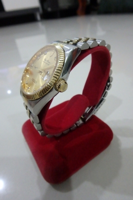นาฬิกา OP ชาย หน้าทอง รุ่น Sapphire 87322-616 Boy Size เรือน2กษัตริย์ ของแท้ สภาพดี ส่งฟรี นาฬิกา OP ชาย หน้าทอง รุ่น Sapphire 87322-616 Boy Size เรือน2กษัตริย์ ของแท้ สภาพดี ส่งฟรี