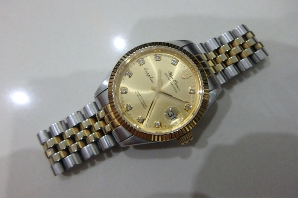 นาฬิกา OP ชาย หน้าทอง รุ่น Sapphire 87322-616 Boy Size เรือน2กษัตริย์ ของแท้ สภาพดี ส่งฟรี นาฬิกา OP ชาย หน้าทอง รุ่น Sapphire 87322-616 Boy Size เรือน2กษัตริย์ ของแท้ สภาพดี ส่งฟรี