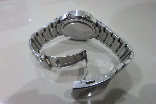 นาฬิกา Casio EDIFICE ILLUMINATOR EFA-112 เรือนเงิน สภาพดี เดินปกติ ส่งฟรี