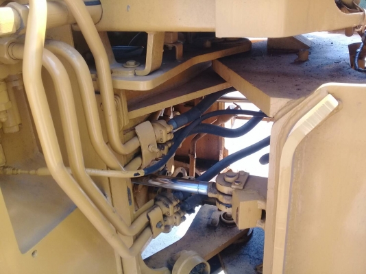 รถตัก ดิสเบรคหน้าหลัง ยาว ดี สภาพพร้อมใช้ รถสวยมาก เอกสารใบซื้อขาย ราคาต่อรองได้ สนใจติดต่อ 096-825-1956(คุณอ๊อด)