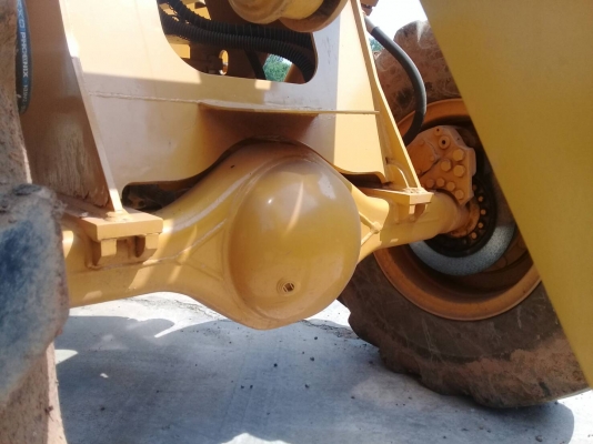 รถตัก ดิสเบรคหน้าหลัง ยาว ดี สภาพพร้อมใช้ รถสวยมาก เอกสารใบซื้อขาย ราคาต่อรองได้ สนใจติดต่อ 096-825-1956(คุณอ๊อด)