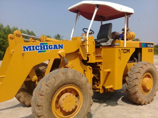 รถตัก ดิสเบรคหน้าหลัง ยาว ดี สภาพพร้อมใช้ รถสวยมาก เอกสารใบซื้อขาย ราคาต่อรองได้ สนใจติดต่อ 096-825-1956(คุณอ๊อด)