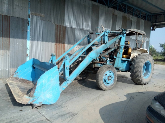 รถตัก สภาพพร้อมใช้ รถสวย เครื่องดี ตัวรถ5000 เอกสารใบซื้อขาย ราคาต่อรองได้ สนใจติดต่อ 096-825-1956(คุณอ๊อด)