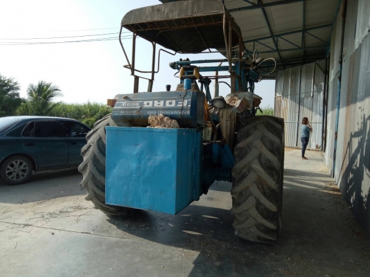 รถตัก สภาพพร้อมใช้ รถสวย เครื่องดี ตัวรถ5000 เอกสารใบซื้อขาย ราคาต่อรองได้ สนใจติดต่อ 096-825-1956(คุณอ๊อด)