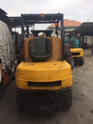 ขาย โฟรคลิฟท์ โคมะสุ 2.5 ตัน ดีเซล เสาทูฟรี ไซชิบเข้าตู้ 3 เมตร