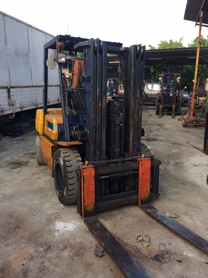 ...    ขาย โฟรคลิฟท์ โคมะสุ 3 ตัน ดีเซล เสาทูฟรี ไซชิบเข้าตู้ 4.5เมตร