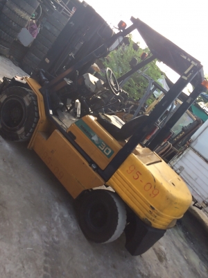 ...    ขาย โฟรคลิฟท์ โคมะสุ 3 ตัน ดีเซล เสาทูฟรี ไซชิบเข้าตู้ 4.5เมตร