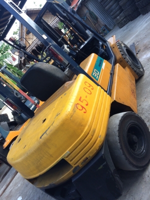 ...    ขาย โฟรคลิฟท์ โคมะสุ 3 ตัน ดีเซล เสาทูฟรี ไซชิบเข้าตู้ 4.5เมตร