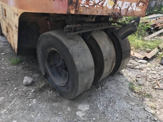 ขายเหมา 3 คัน 755,000 บาท รถบดล้อยาง 7 ล้อ DYNAPAC CP221 สภาพพอใช้ เครื่องดี เกียร์ดี เอกสารเล่มทะเบียน  รถอยู่ จ.ปทุมธานี โทร&amp;ไอดีไลน์ 0610710295