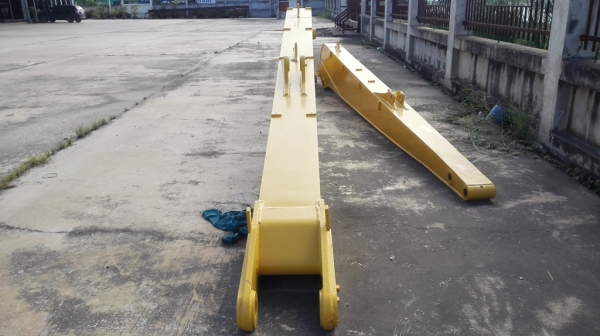 บูมยาว 16 เมตร สำหรับ Komatsu PC200-7,8 ต่อใหม่ยังไม่ได้ใช้งาน อุปกรณ์ครับ (กระบอก+บุ้งกี๋)
