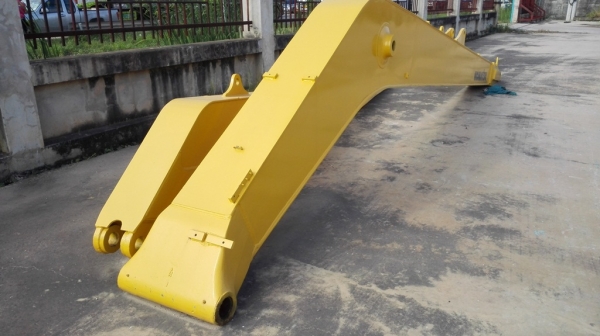 บูมยาว 16 เมตร สำหรับ Komatsu PC200-7,8 ต่อใหม่ยังไม่ได้ใช้งาน อุปกรณ์ครับ (กระบอก+บุ้งกี๋)