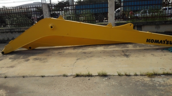 บูมยาว 16 เมตร สำหรับ Komatsu PC200-7,8 ต่อใหม่ยังไม่ได้ใช้งาน อุปกรณ์ครับ (กระบอก+บุ้งกี๋)