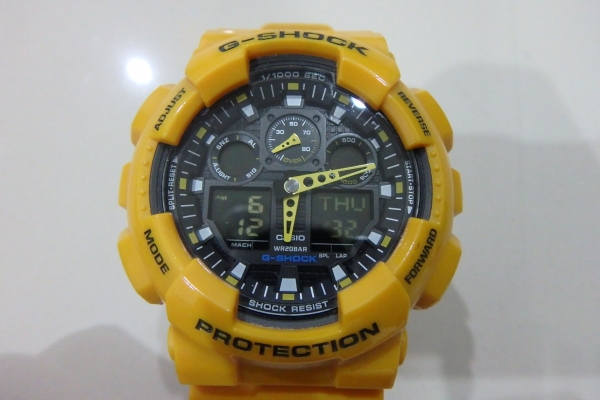 นาฬิกา CASIO G-shock รุ่น GA-100A-9ADR ของแท้ มือสอง สภาพใหม่ ส่งฟรี