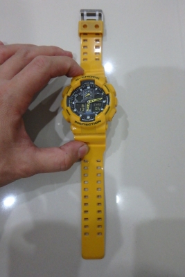 นาฬิกา CASIO G-shock รุ่น GA-100A-9ADR ของแท้ มือสอง สภาพใหม่ ส่งฟรี