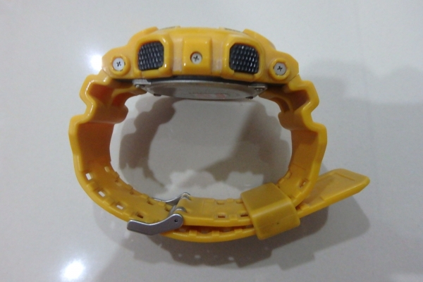นาฬิกา CASIO G-shock รุ่น GA-100A-9ADR ของแท้ มือสอง สภาพใหม่ ส่งฟรี