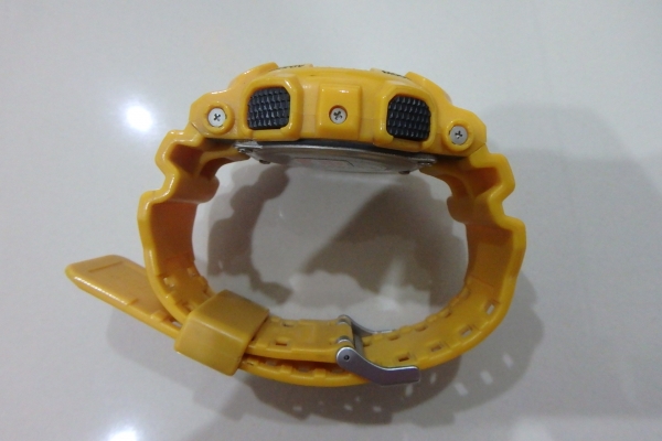นาฬิกา CASIO G-shock รุ่น GA-100A-9ADR ของแท้ มือสอง สภาพใหม่ ส่งฟรี