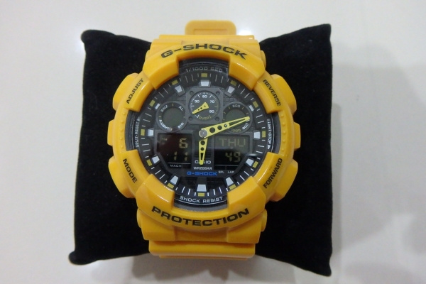 นาฬิกา CASIO G-shock รุ่น GA-100A-9ADR ของแท้ มือสอง สภาพใหม่ ส่งฟรี
