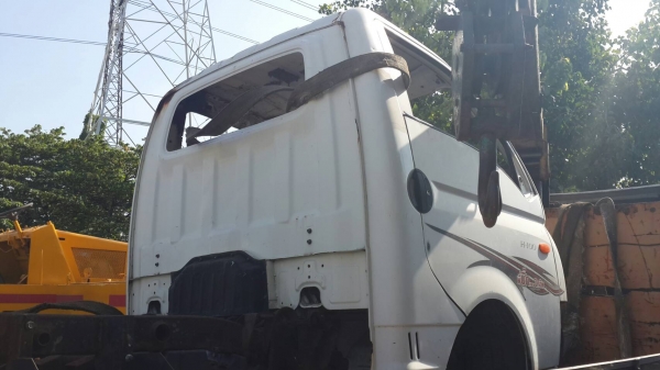 ขายหัวเก๋ง4ล้อบรรทุกฮุนไดH100สภาพเอาไปแต่งนิดหน่อยอุปกรภายในมีขาดบ้างเล็กน้อยราคา18000