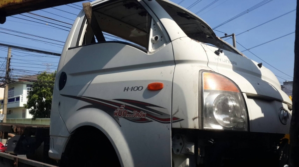 ขายหัวเก๋ง4ล้อบรรทุกฮุนไดH100สภาพเอาไปแต่งนิดหน่อยอุปกรภายในมีขาดบ้างเล็กน้อยราคา18000