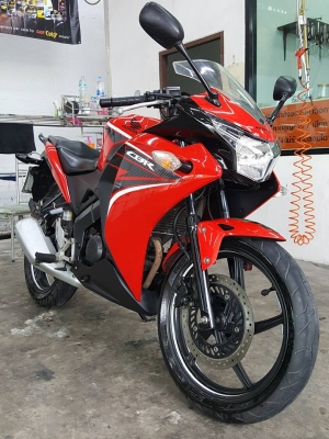 ขออนุญาตขาย HONDA CBR150I NEW วิ่ง 8,XXX KM สภาพพร้อมใช้งาน สภาพสวยเหมือนรถใหม่ป้ายแดง ฟรีค่าโอน