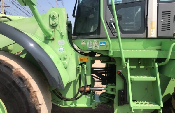 ขายรถตักล้อยาง HITACHI ZW220 (เทียบเท่า WA380-6) รถนอกนำเข้าเองจากญี่ปุ่น สภาพสวยพร้อมใช้งาน มีVDOการทำงานครับ ขายรถตักล้อยาง HITACHI ZW220 (เทียบเท่า WA380-6) รถนอกนำเข้าเองจากญี่ปุ่น สภาพสวยพร้อมใช้งาน มีVDOการทำงานครับ