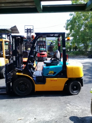+++ ขายโฟล์คลิิฟท์  KOMATSU FG25-14  ขนาด  2.5  ตัน  เครื่องยนต์เบนซิน แก๊ส  เสา 4.3  ม. เข้าตู้  งาสไลด์  เกียร์ธรรมดา  ยางตันครับ