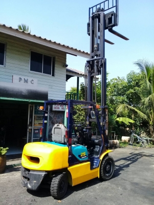 +++ ขายโฟล์คลิิฟท์  KOMATSU FG25-14  ขนาด  2.5  ตัน  เครื่องยนต์เบนซิน แก๊ส  เสา 4.3  ม. เข้าตู้  งาสไลด์  เกียร์ธรรมดา  ยางตันครับ