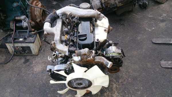 ขายเครื่องยนต์ดีเซลนิสสัน Td27 ฝาดำ