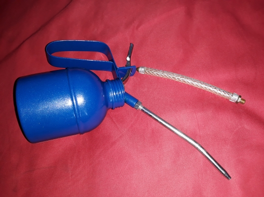 ขายกาหยอดน้ำมัน APEX JAPAN. มีสายแข็งและสายอ่อน