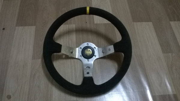 ขายพวงมาลัยmomo หนังกลับ ขนาด 13.5นิ้ว สภาพดี ราคา600 โทร0924462525โส