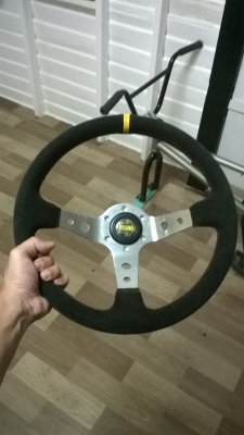 ขายพวงมาลัยmomo หนังกลับ ขนาด 13.5นิ้ว สภาพดี ราคา600 โทร0924462525โส