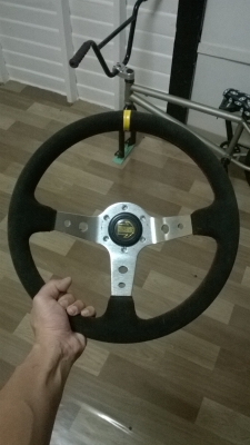 ขายพวงมาลัยmomo หนังกลับ ขนาด 13.5นิ้ว สภาพดี ราคา600 โทร0924462525โส