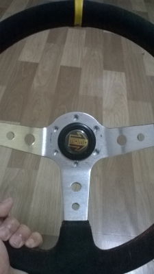 ขายพวงมาลัยmomo หนังกลับ ขนาด 13.5นิ้ว สภาพดี ราคา600 โทร0924462525โส