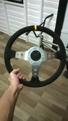 ขายพวงมาลัยmomo หนังกลับ ขนาด 13.5นิ้ว สภาพดี ราคา600 โทร0924462525โส