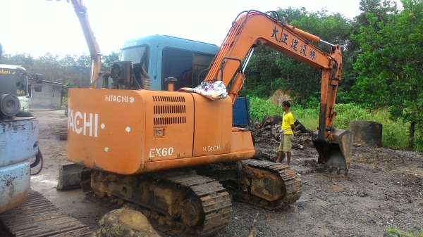 HITACHI EX60-3 ราคา 580,000 ต่อรอง 086-3143259 เล็ก