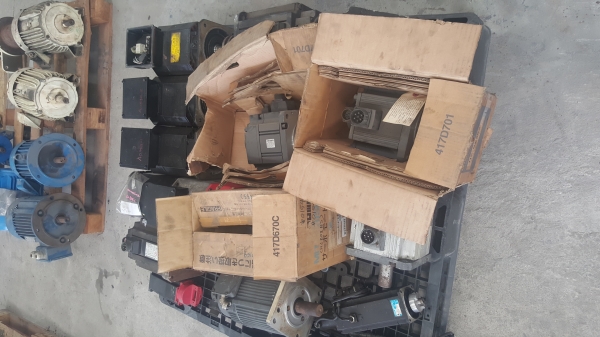 ขายมอเตอร์เซอร์โวฟาหนัดกับมิตซูกับยาซากาว่า14ตัว 50,000 บาท