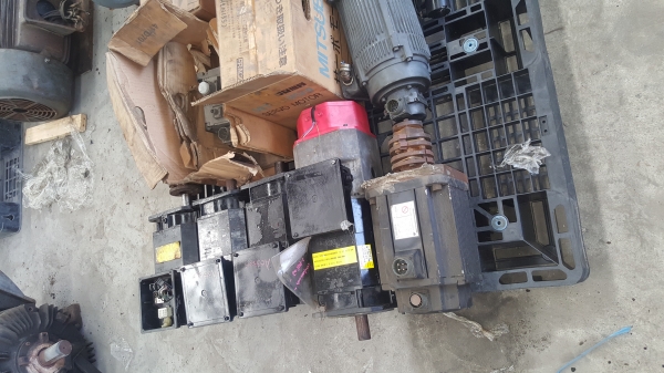 ขายมอเตอร์เซอร์โวฟาหนัดกับมิตซูกับยาซากาว่า14ตัว 50,000 บาท