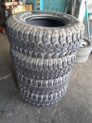 ยาง33นิ้ว Maxxis MT 265-75-16 ปลายปี13 สภาพสวยๆ 1ชุด