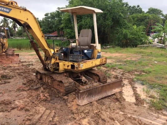 KOMATSU PC 30-6 KOMATSU PC 30-6