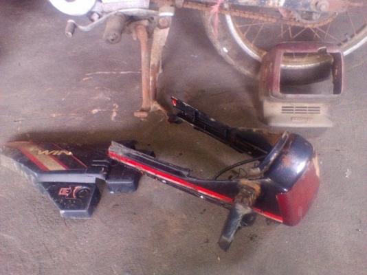 ขาย Honda wing125 เก่าๆจอดทิ้งนาน ไม่มีเอกสารครับ ตามในรูป 5500 บาท