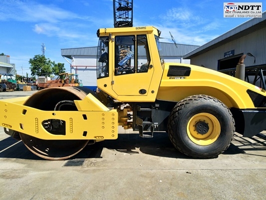 ขายรถบด19ตัน BOMAG BW219D-4 ห้องเก๋ง เก่านอกไม่เคยใช้ในไทย ราคาคุยได้ครับ โทร. 092-929-9942 ธีรเทพครับ ขายรถบด19ตัน BOMAG BW219D-4 ห้องเก๋ง เก่านอกไม่เคยใช้ในไทย ราคาคุยได้ครับ โทร. 092-929-9942 ธีรเทพครับ