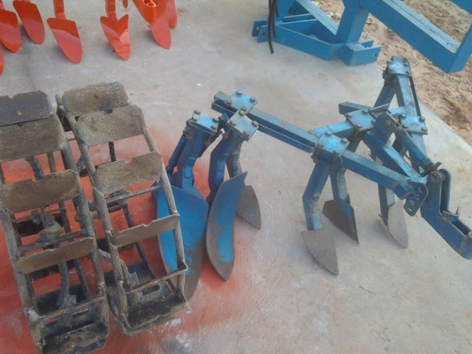 ชุดทำความสะอาดหญ้าในร่องอ้อยสำหรับรถไถเดินตาม ชุดทำความสะอาดหญ้าในร่องอ้อยสำหรับรถไถเดินตาม