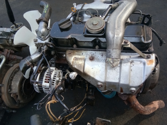 เครื่องยนต์ นิสสัน  TD27 ปั๊มลมแยกสวยๆไม่มีไอ